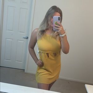 yellow dress